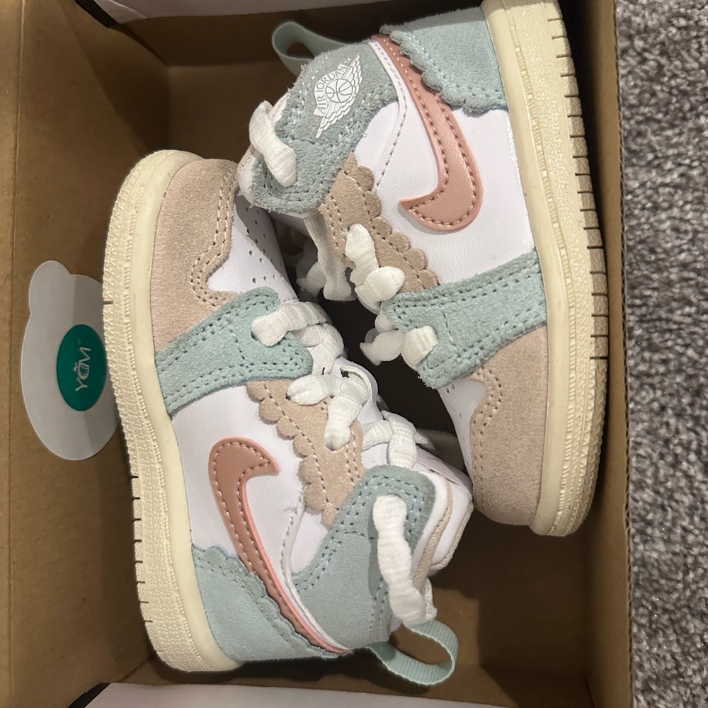 Toddler Nike Air Jordan - Picture 3 of 6
